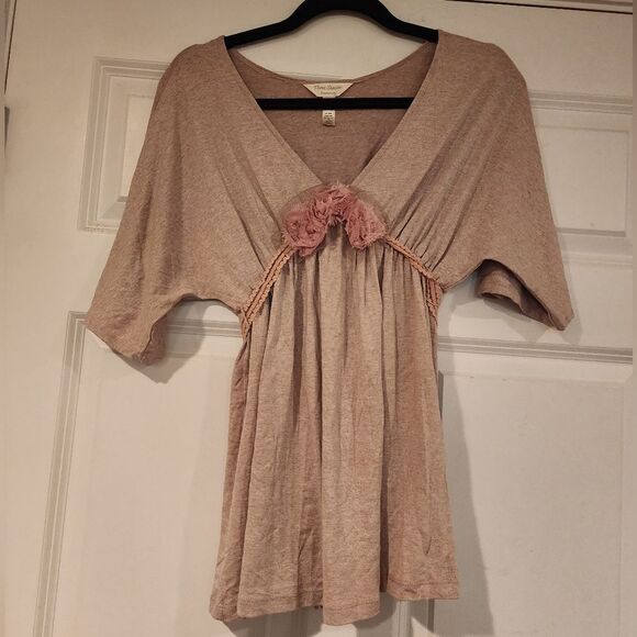 Stretchy tan and pink tie back maternity blouse - Picture 1 of 4